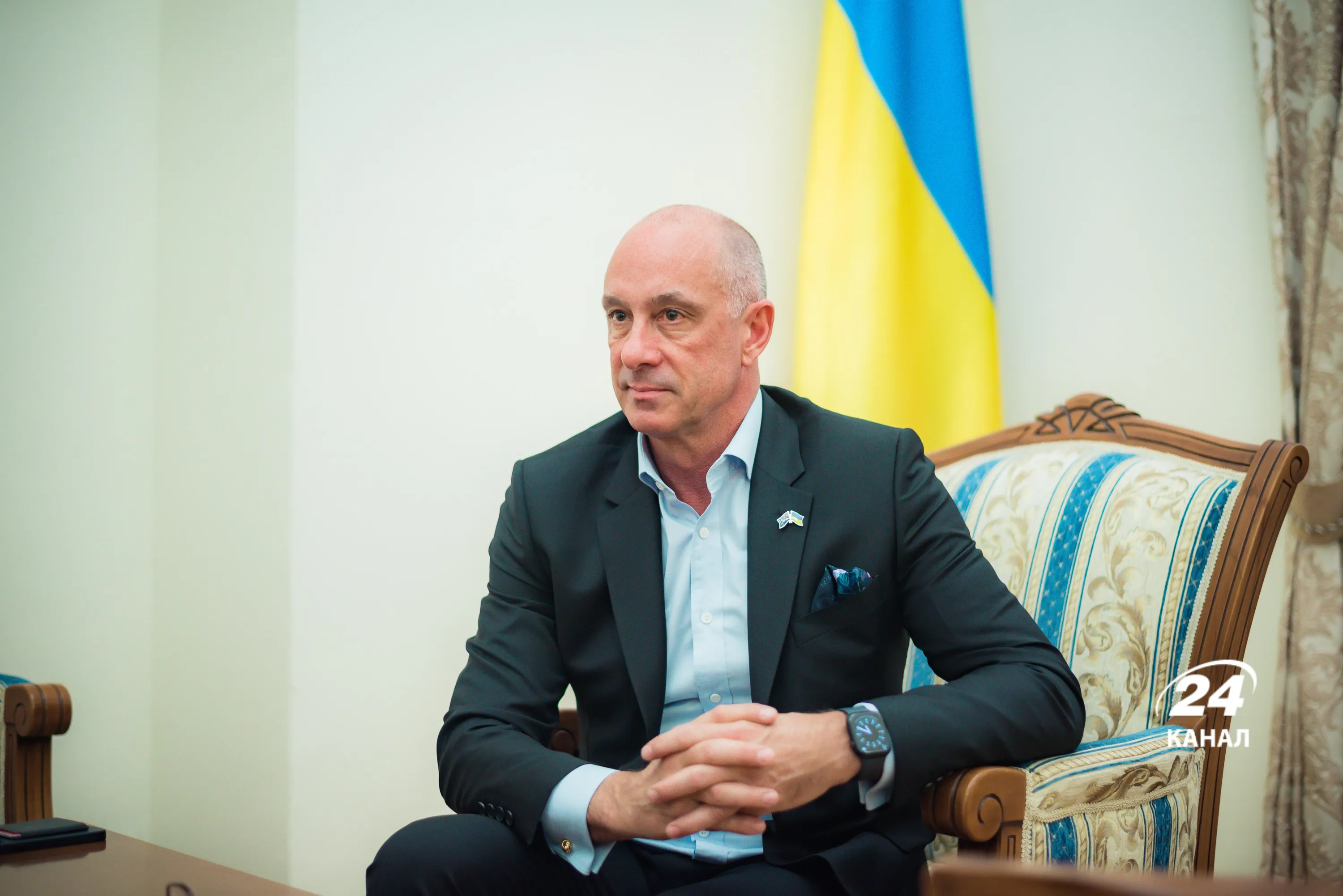 Сенатор Девід Ван від штату Вікторія