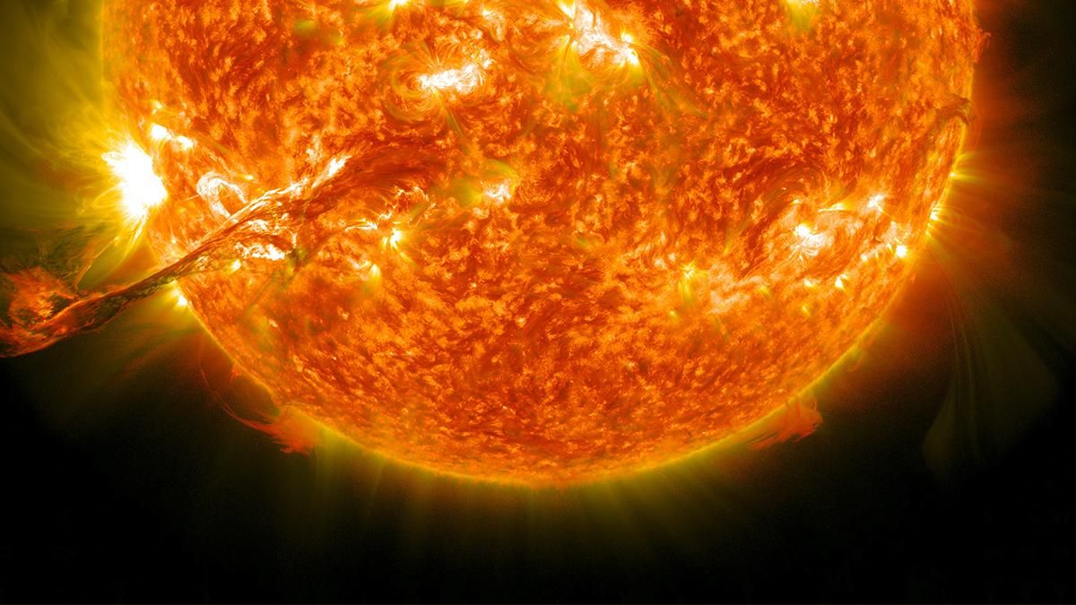 Момент столкновения гигантской кометы с Солнцем попал на видео - Техно Момент столкновения гигантской кометы с Солнцем попал на видео - Техно