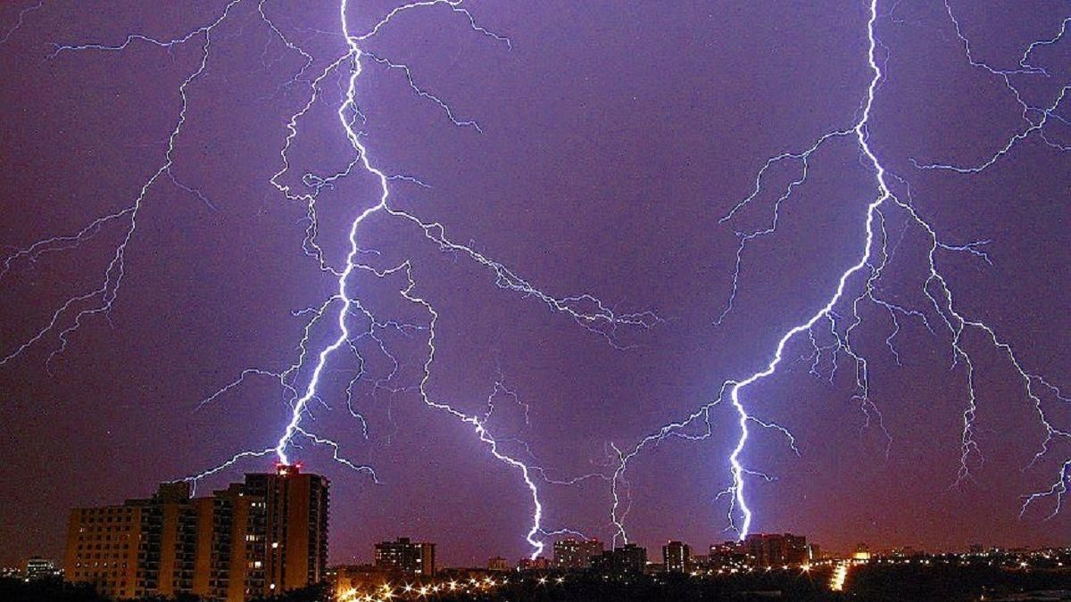 Украинцев предостерегают о грозах и граде Украинцев предостерегают о грозах и граде