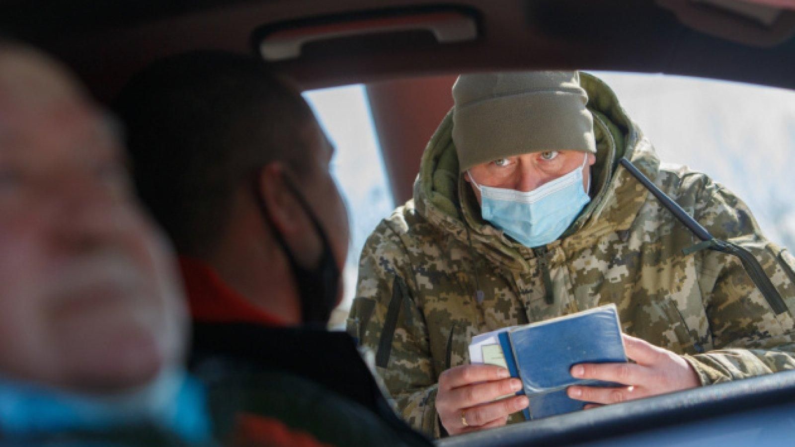 Як виїхати чоловікам, які перебувають на консульському обліку за кордоном