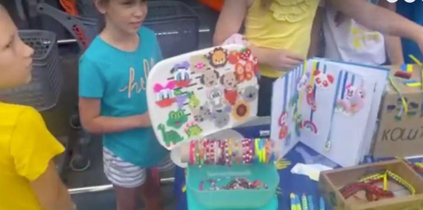 На Одеській трасі діти збирають гроші на ЗСУ