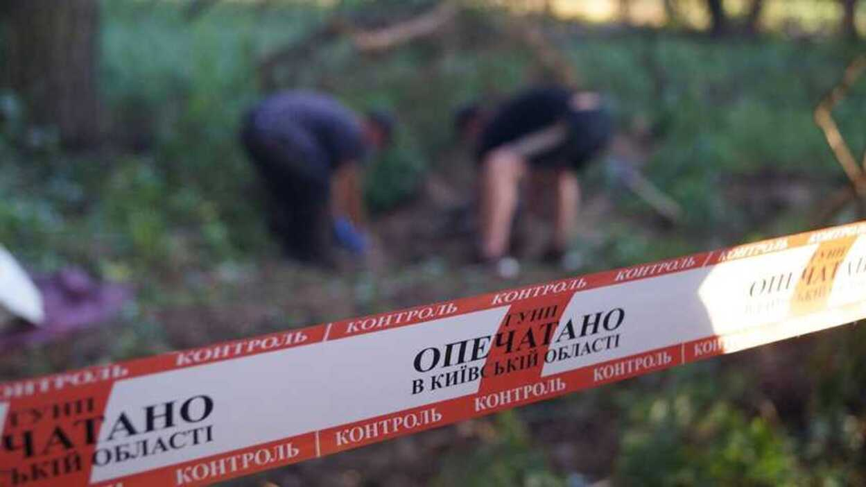 Звірства росіян у Бучі - в лісі знайшли тіло розстріляного окупантами українця - 24 Канал