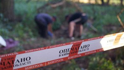 У лісі на Київщині знайшли тіло розстріляного окупантами українця