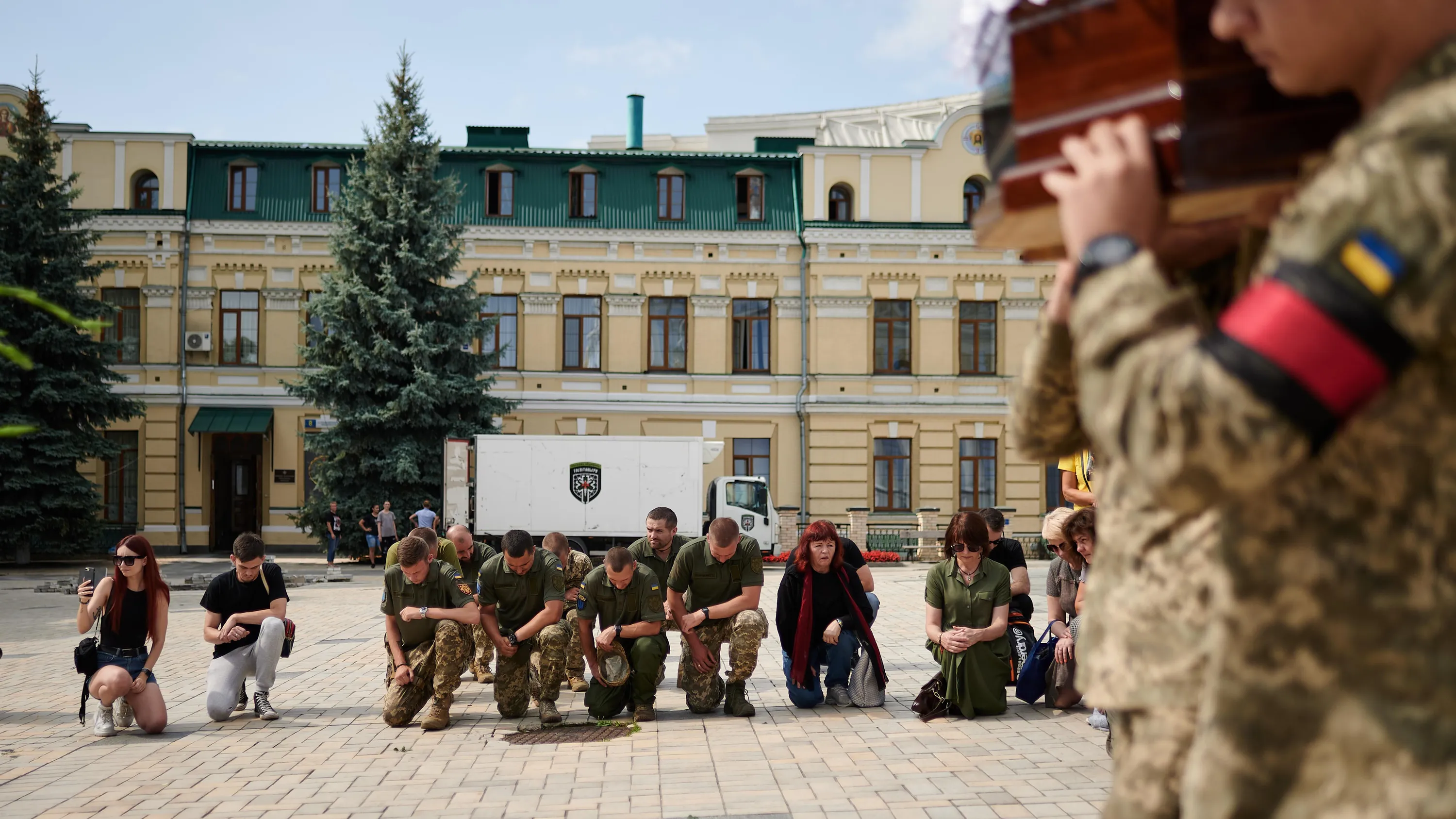 Провести Воина света: как Киев прощался с офицером Владимиром Гунько Провести Воина света: как Киев прощался с офицером Владимиром Гунько