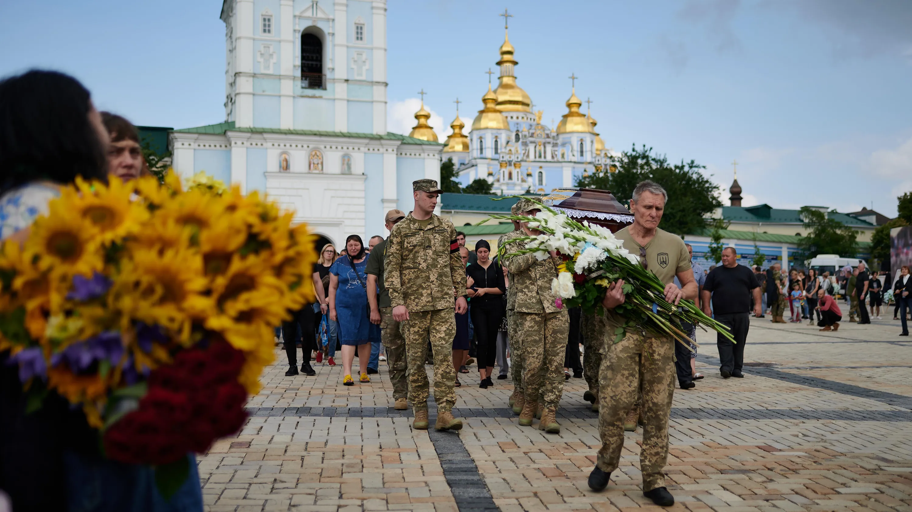 Провести Воина света: как Киев прощался с офицером Владимиром Гунько Провести Воина света: как Киев прощался с офицером Владимиром Гунько