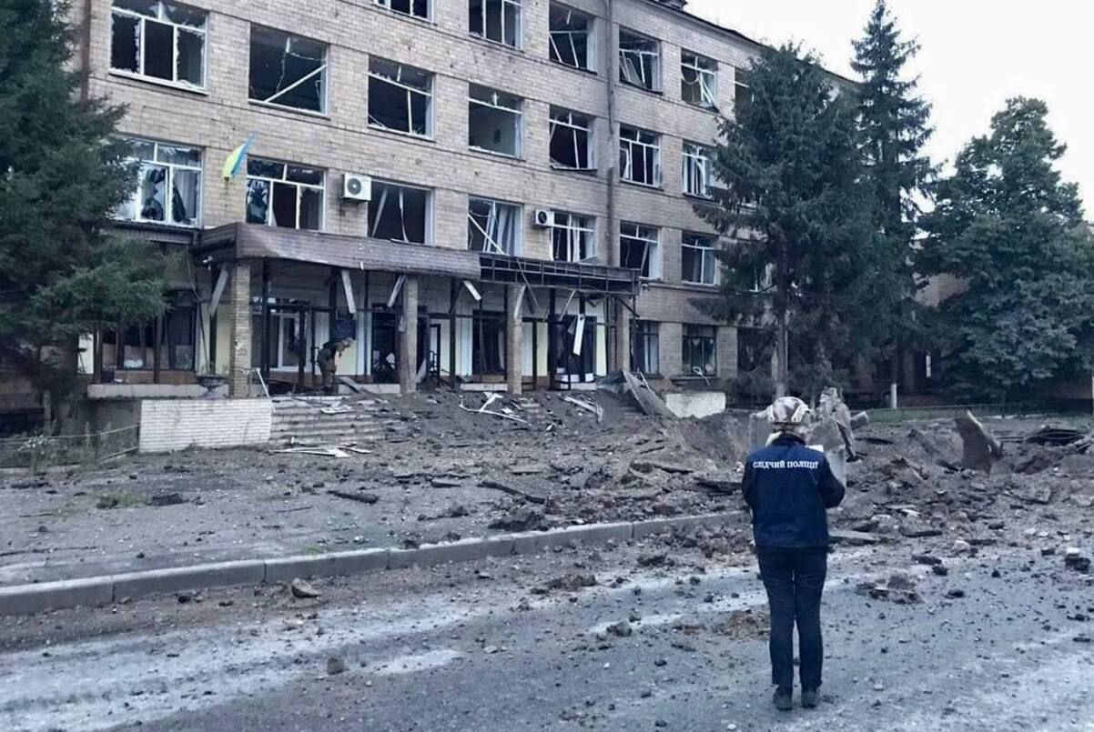 Последствия вражеских обстрелов в Харьковской области