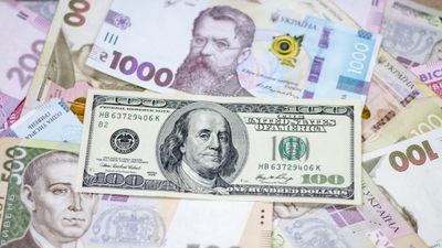 Fitch і S&P погіршили рейтинг України до обмеженого дефолту
