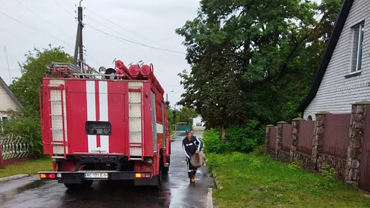 Негода 12.08.2022 накрила Луцьк – сталося підтоплення лікарні та будинків Негода 12.08.2022 накрила Луцьк – сталося підтоплення лікарні та будинків