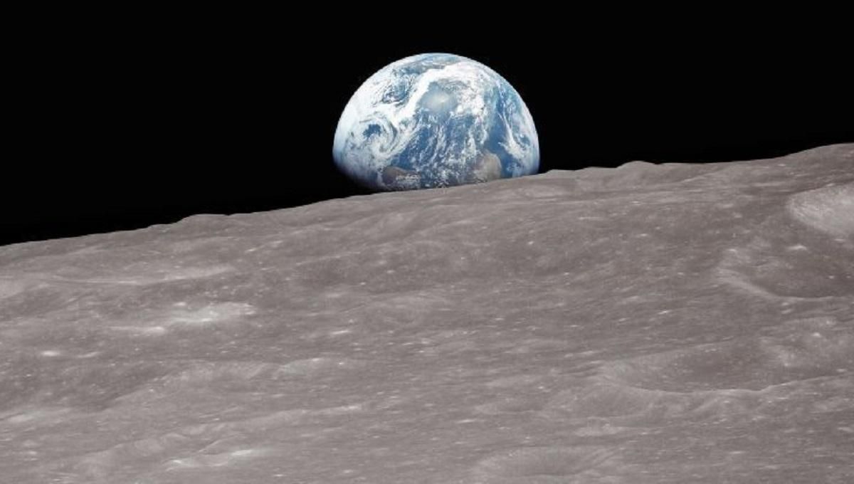 Вид на Землю з поверзні Місяця