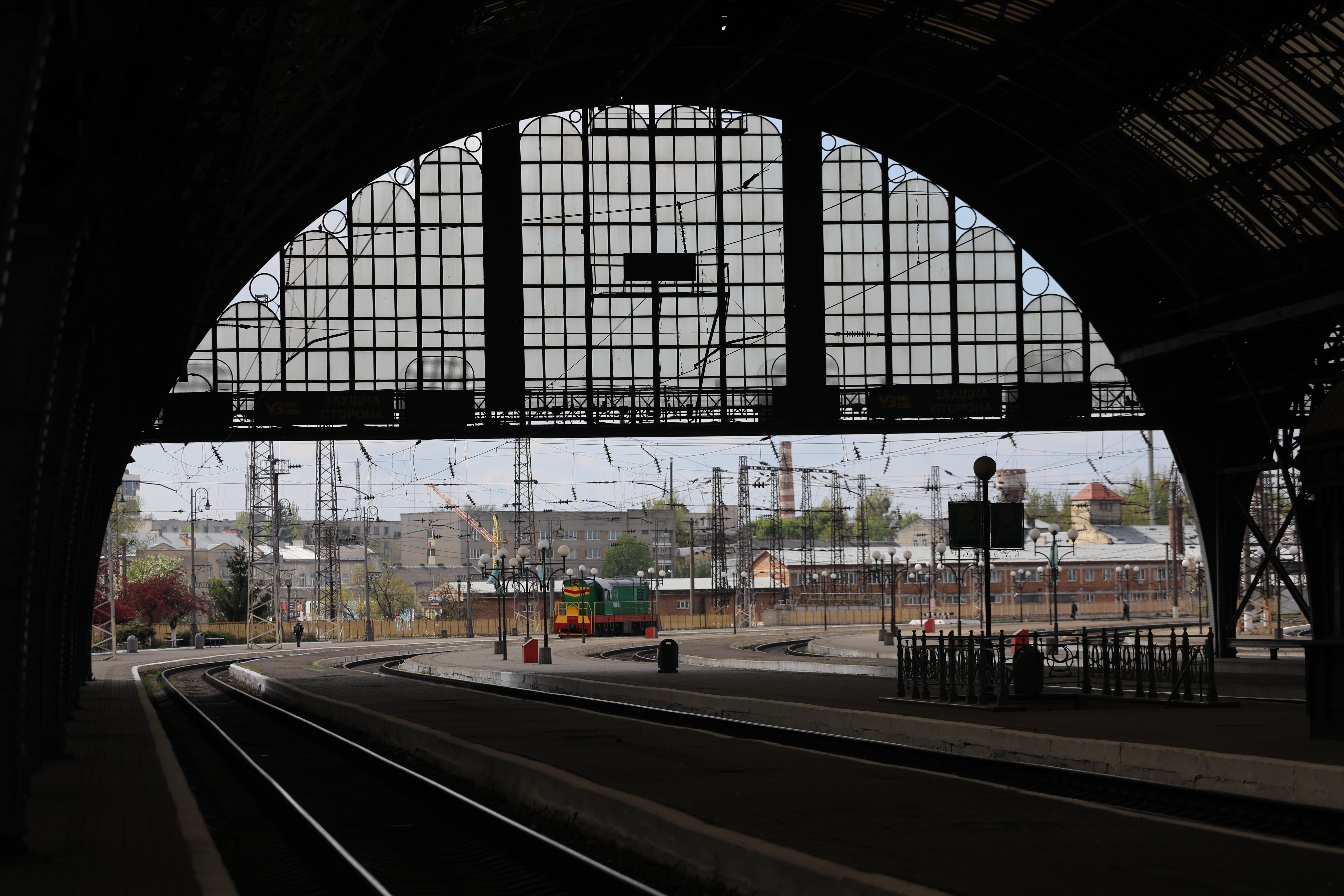 Затримумка потягів 15 серпня - які саме поїзди запізнюються та на скільки Затримумка потягів 15 серпня - які саме поїзди запізнюються та на скільки