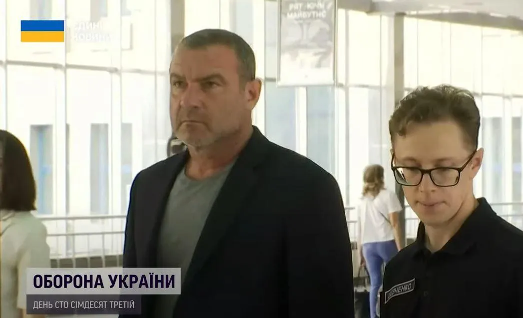 Лив Шрайбер прибыл в Киев