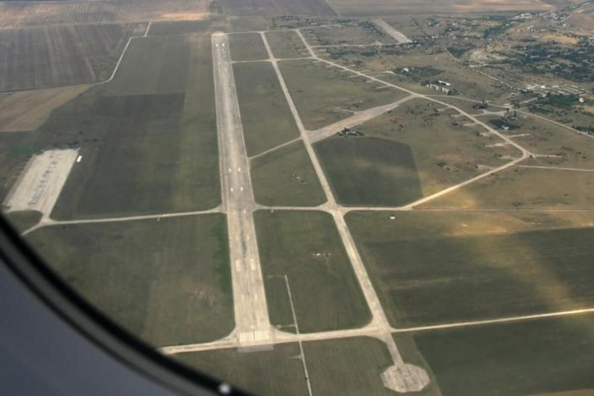 Час "бавовни" триває: під Сімферополем лунають вибухи та здіймається чорний дим - 24 Канал Час "бавовни" триває: під Сімферополем лунають вибухи та здіймається чорний дим - 24 Канал