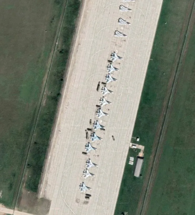 Россия сохраняла свою авиацию на аэродроме Россия сохраняла свою авиацию на аэродроме