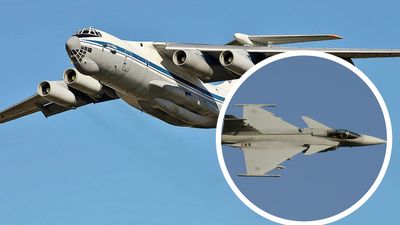 Угорські винищувачі перехопили російський важкий військово-транспортний літак