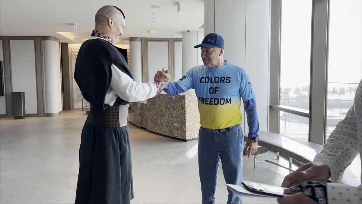 Буткевич приїхав підтримати Усика під час бою з Джошуа - 24 Канал Буткевич приїхав підтримати Усика під час бою з Джошуа - 24 Канал