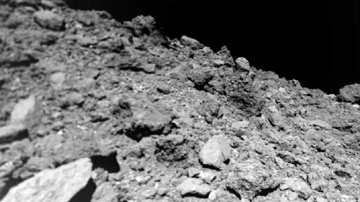 Поверхня астероїда Рюгу Поверхня астероїда Рюгу