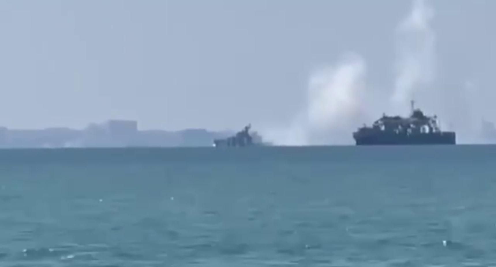 На пляжах Криму з’явилися бойові кораблі