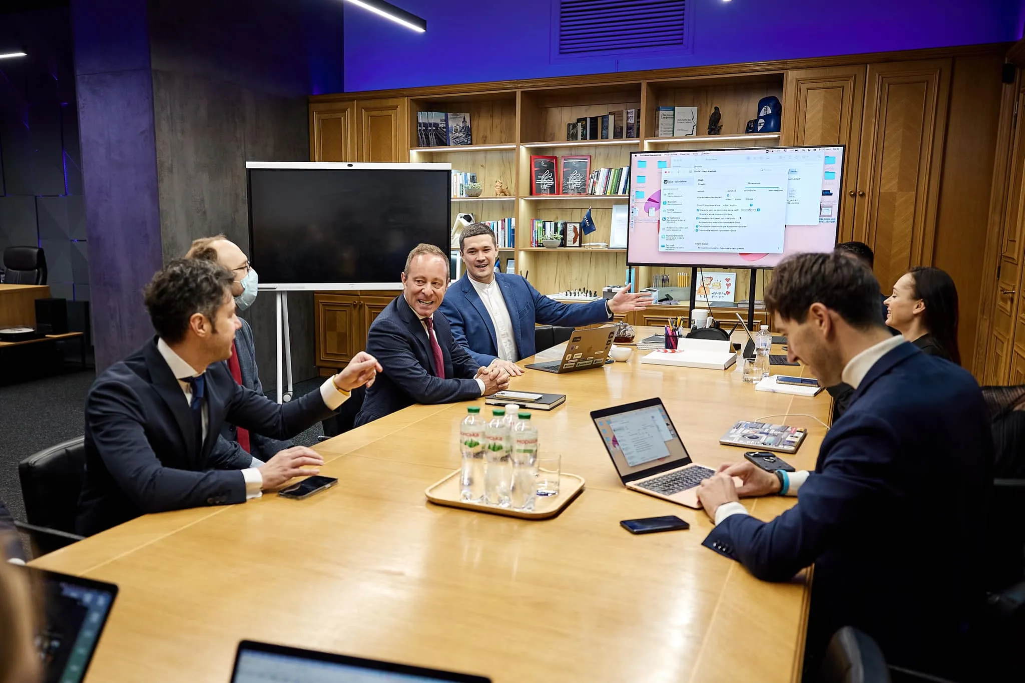 Встреча Минцифры и Марка Леннона Встреча Минцифры и Марка Леннона