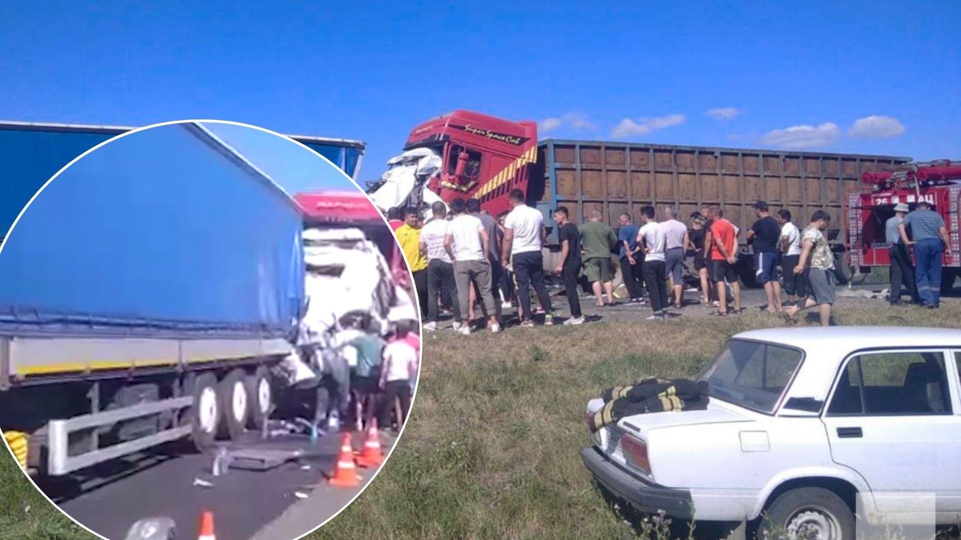 У Росії під Ульяновськом зіткнулися автобус і 2 вантажівки - 16 жертв