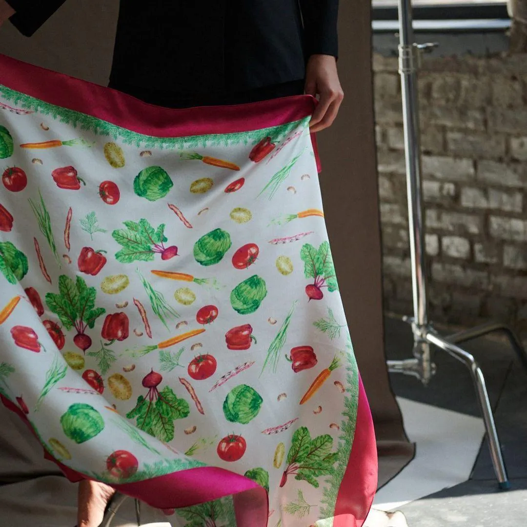 Украинский бренд создал платок, посвященный борщу