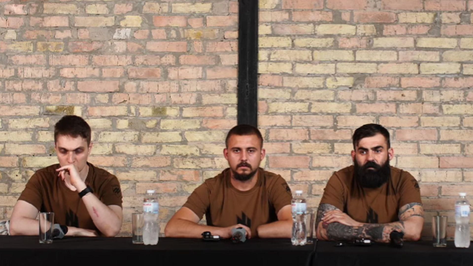 Військові, які повернулися з полону, виступили на брифінгу Військові, які повернулися з полону, виступили на брифінгу