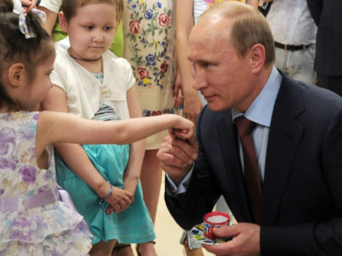 путін педофіл - чому у соцмережах фото путіна з дітьми - 24 Канал