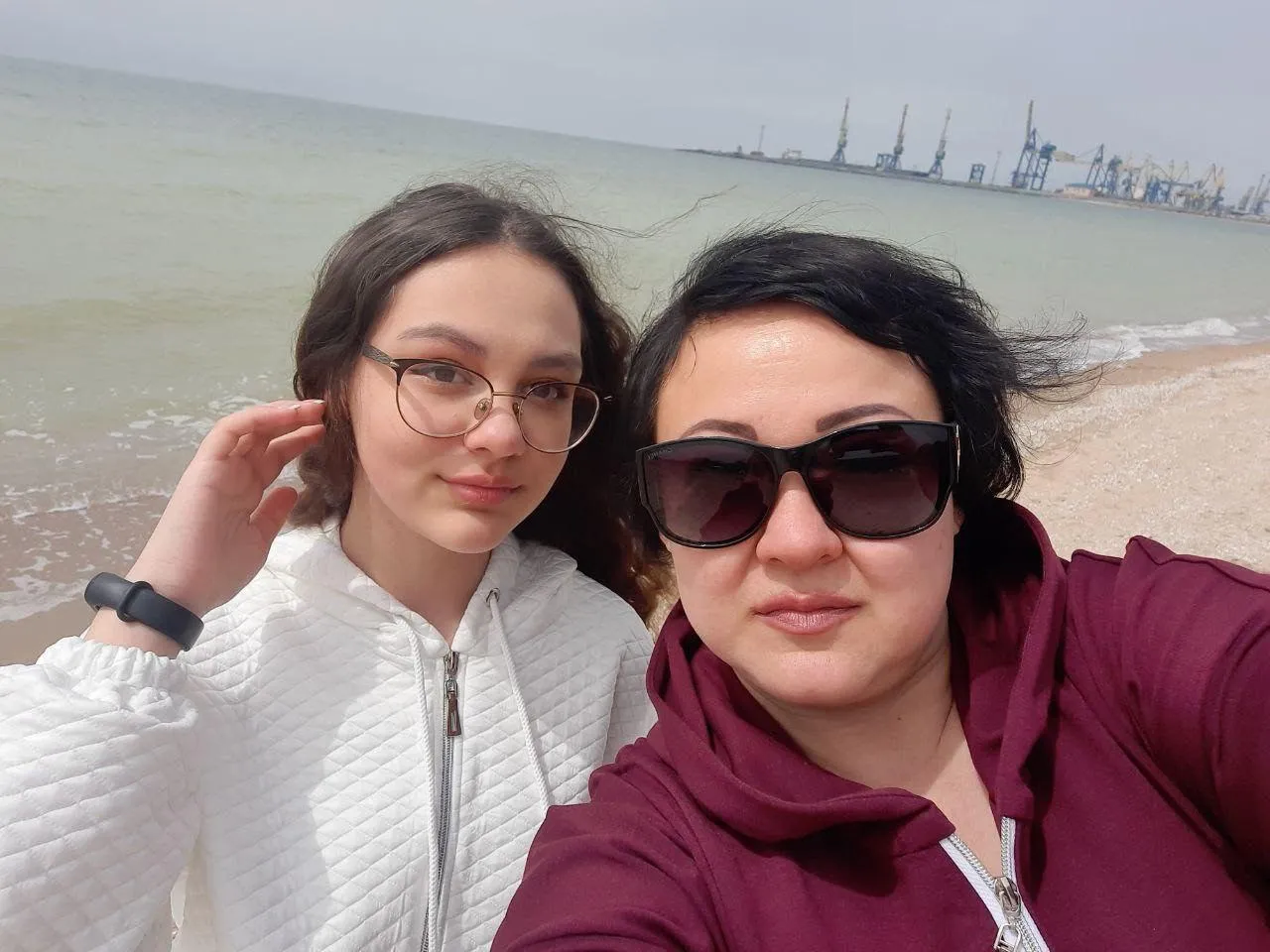 Матір з донькою у Маріуполі до війни Матір з донькою у Маріуполі до війни