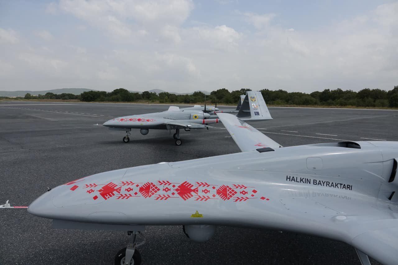 Турки "зашили" байрактари у вишиванку та "пташки" вже готується до відправки: перші фото - 24 Канал Турки "зашили" байрактари у вишиванку та "пташки" вже готується до відправки: перші фото - 24 Канал