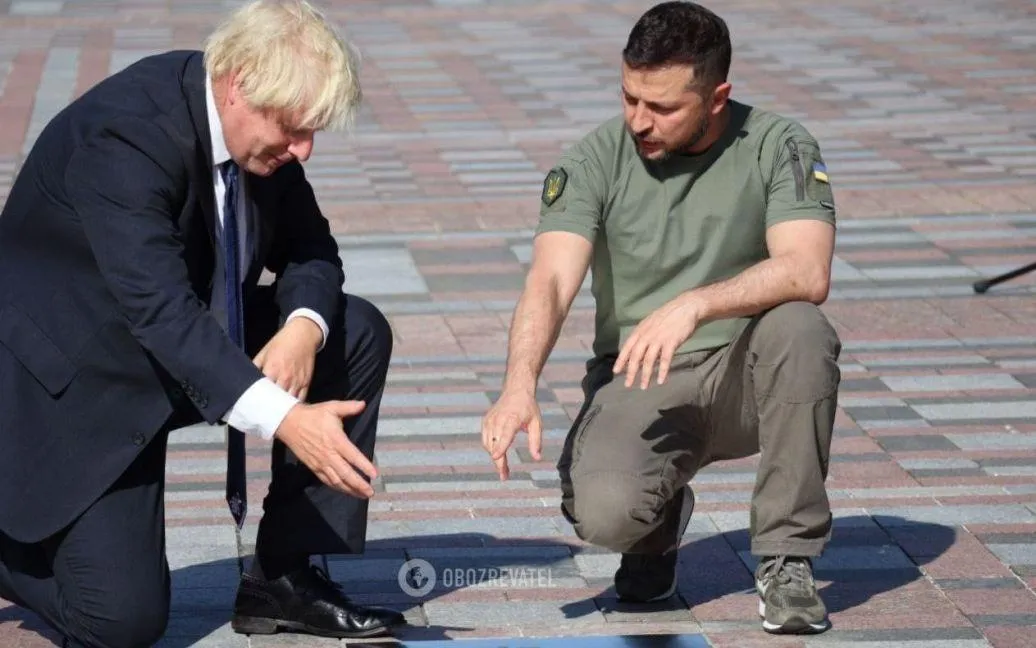 Зеленський та Джонсон та Алеї сміливості у Києві Зеленський та Джонсон та Алеї сміливості у Києві