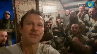 Святослав Вакарчук поехал на фронт в День Независимости: как он поздравил Украину с защитниками Святослав Вакарчук поехал на фронт в День Независимости: как он поздравил Украину с защитниками