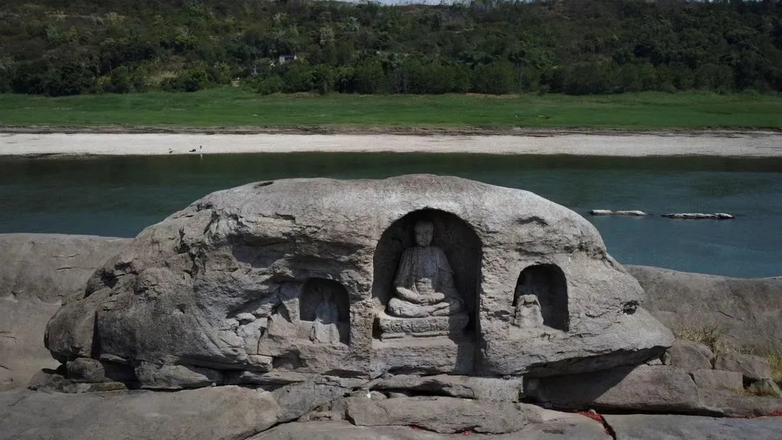 Статуя на острові Статуя на острові