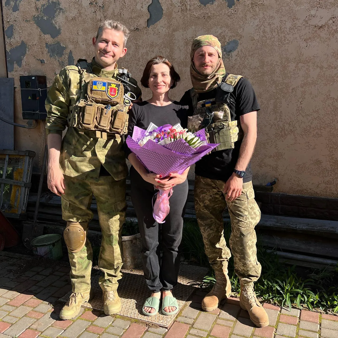 Коля Серга с родным братом Ростиславом и мамой Ингой Коля Серга с родным братом Ростиславом и мамой Ингой