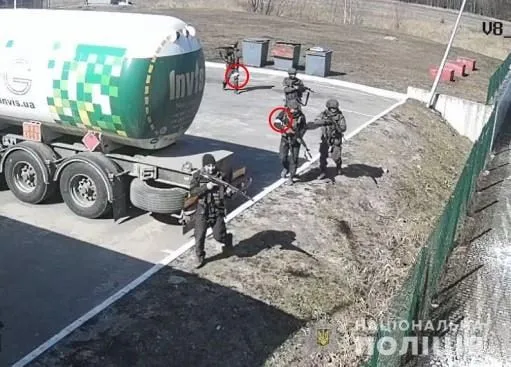 Встановили особу окупанта, який пострілами у спину розстріляв чоловіків у Мрії на Київщині Встановили особу окупанта, який пострілами у спину розстріляв чоловіків у Мрії на Київщині