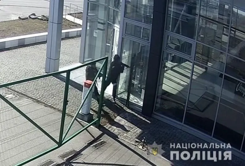 Встановили особу окупанта, який пострілами у спину розстріляв чоловіків у Мрії на Київщині Встановили особу окупанта, який пострілами у спину розстріляв чоловіків у Мрії на Київщині