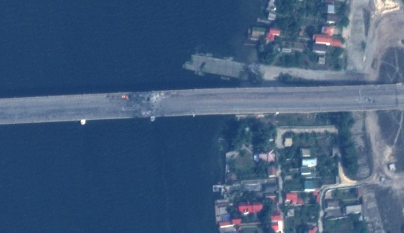 У мережі показали супутникове фото Антонівського мосту після нових ударів ЗСУ - 24 Канал