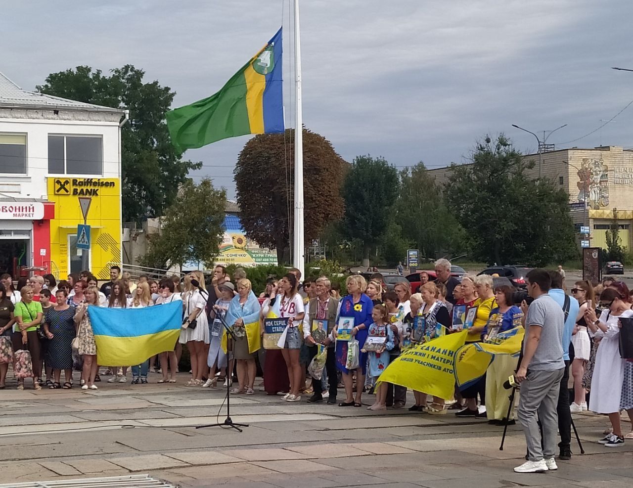 У Малині люди вийшли на акцію підтримати полонених захисників