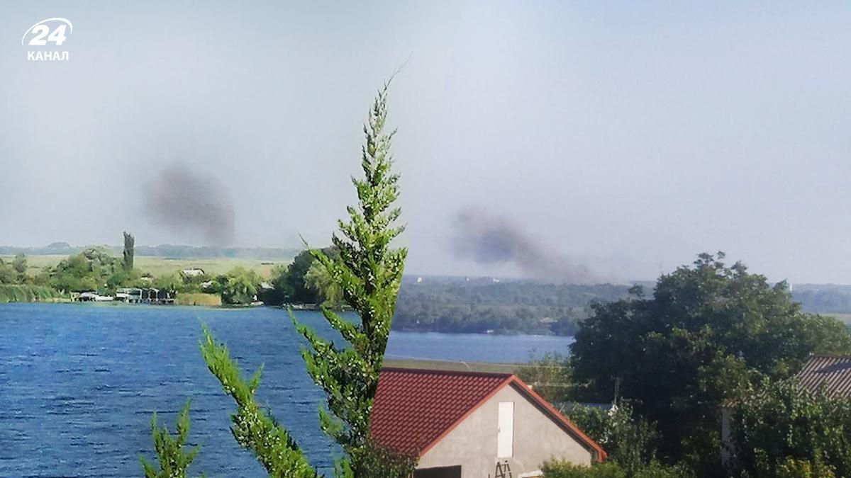В районе Олешек раздались взрывы и поднялся дым