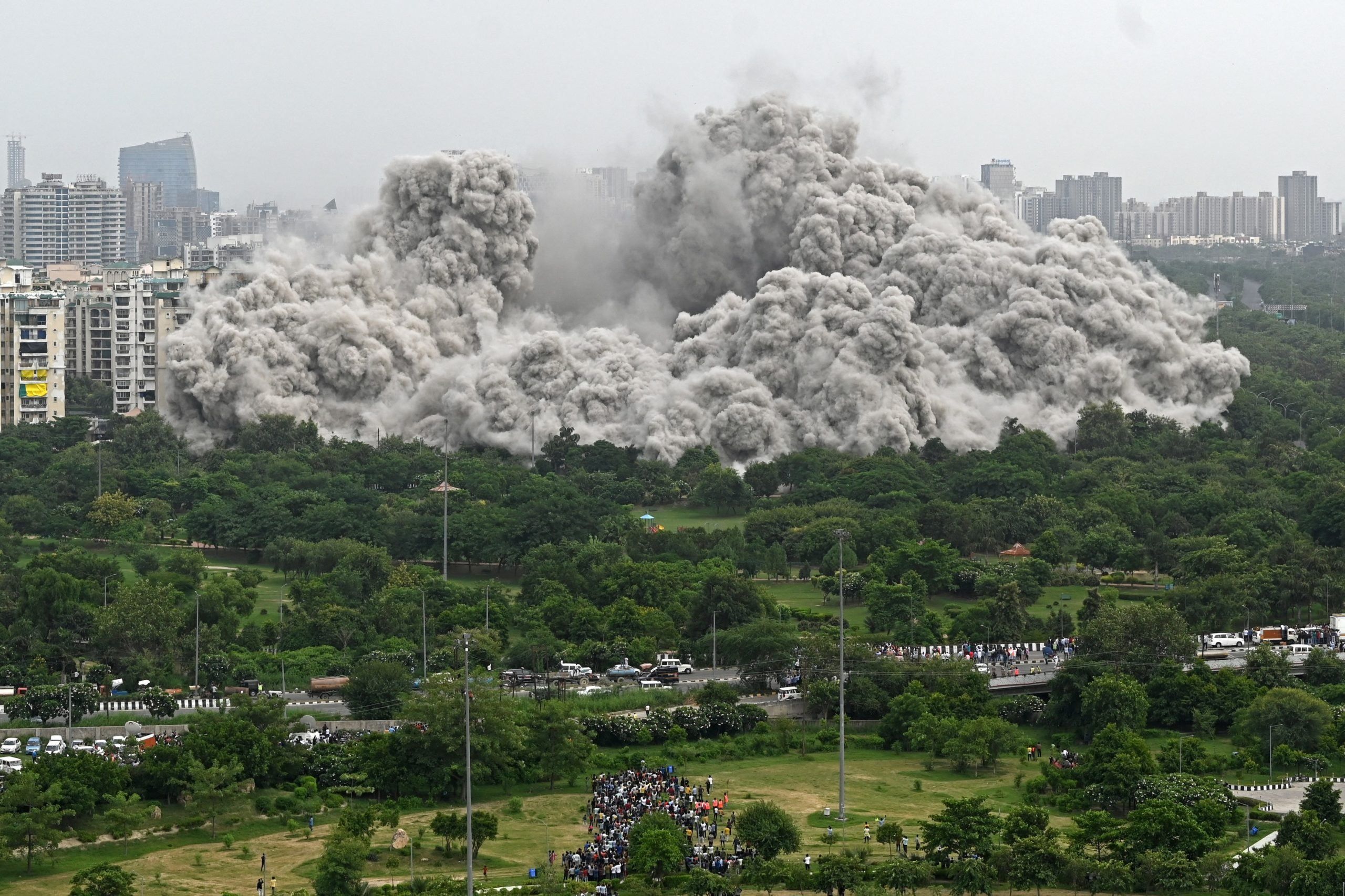 У Нью-Делі підірвали два хмарочоси - причина зносу У Нью-Делі підірвали два хмарочоси - причина зносу