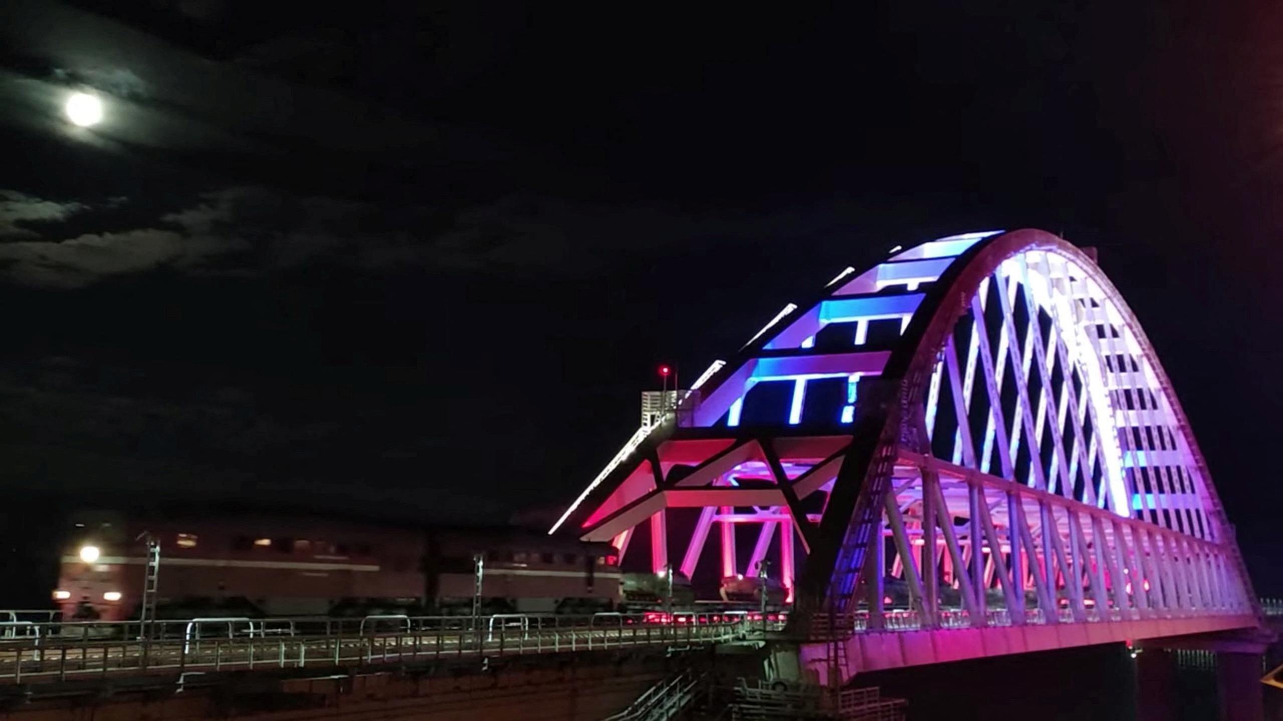 Россияне 29.08.2022 закрыли Крымский мост на въезд в сторону Симферополя Россияне 29.08.2022 закрыли Крымский мост на въезд в сторону Симферополя