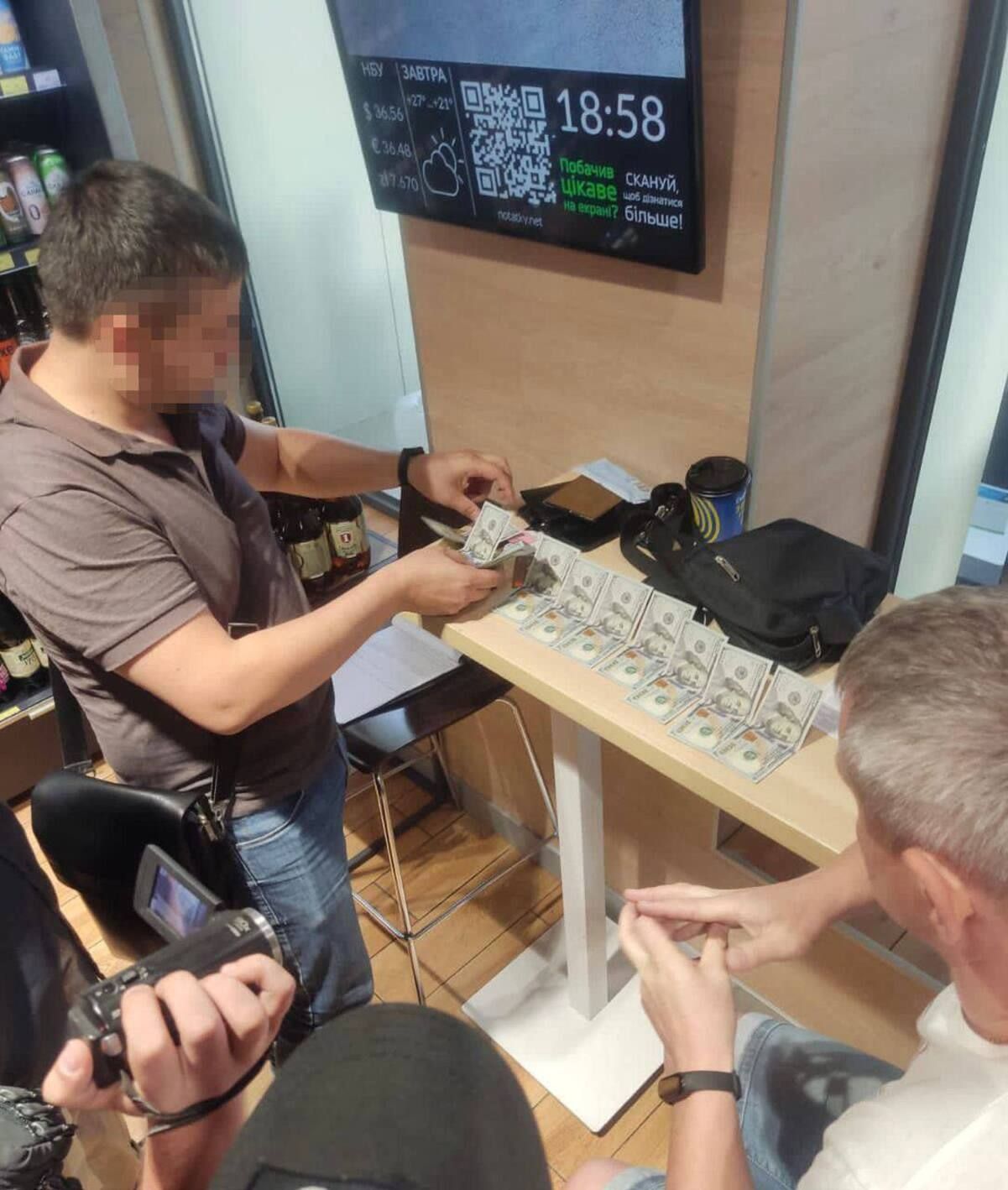 Доцент вуза Поплавского незаконно переправлял мужчин за границу Доцент вуза Поплавского незаконно переправлял мужчин за границу