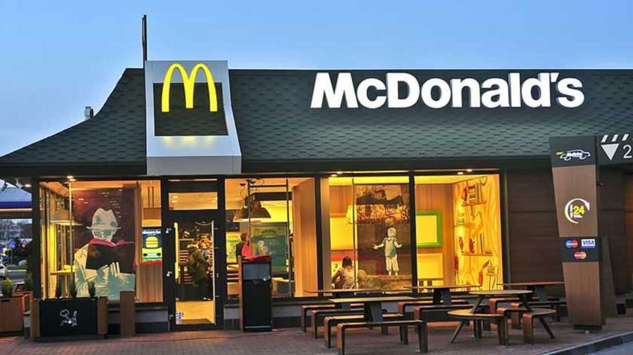 Відкриття McDonald's - працівники готують заклади до відновлення роботи - новини України - 24 Канал