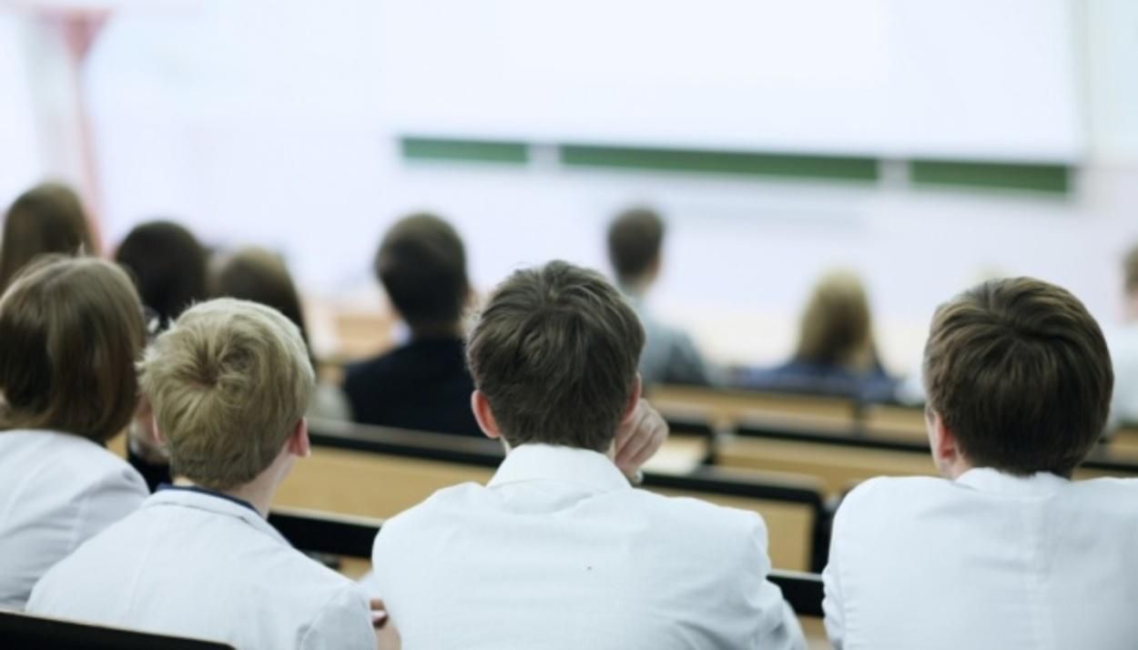 Виїзд студентів за кордон - чи розглянув уряд поправки до законопроєкту - 24 Канал Виїзд студентів за кордон - чи розглянув уряд поправки до законопроєкту - 24 Канал