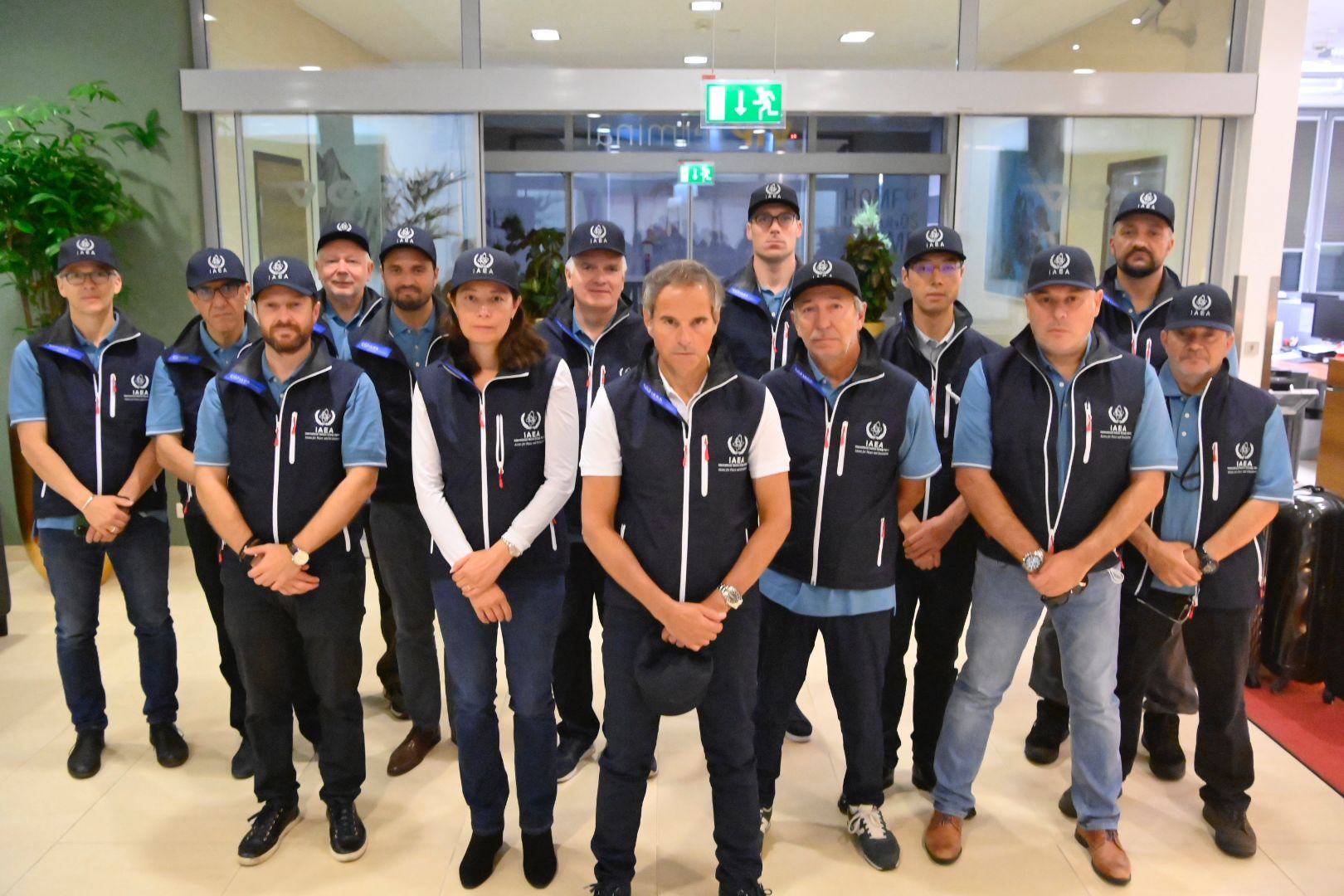 Колонна МАГАТЭ находится на блокпосте в Новоалександровке: ждет, чтобы было безопасно Колонна МАГАТЭ находится на блокпосте в Новоалександровке: ждет, чтобы было безопасно