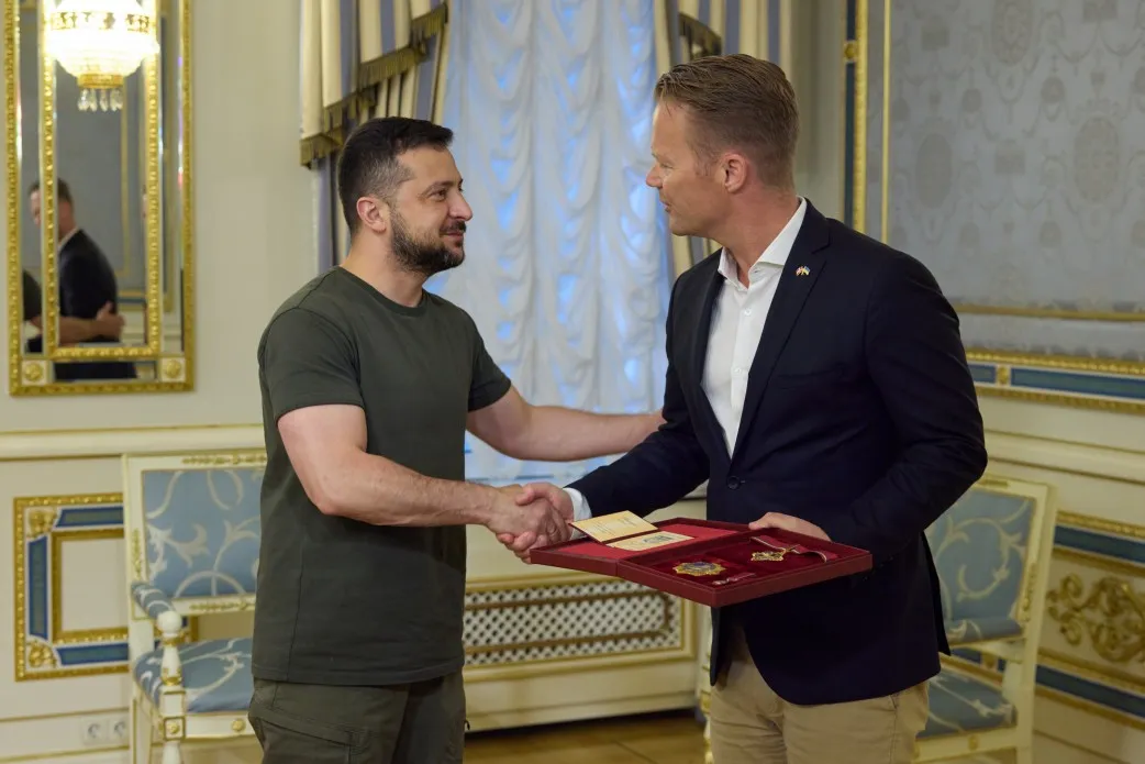 Зеленский наградил главу МИД Дании Зеленский наградил главу МИД Дании