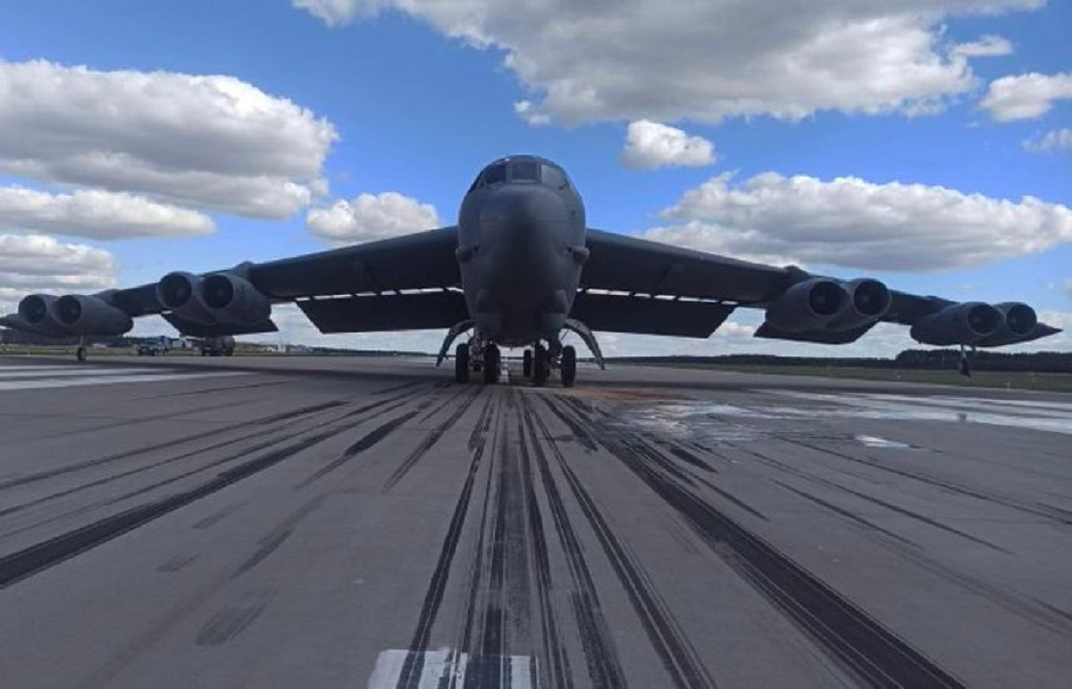 До Польщі прибув стратегічний літак B-52 До Польщі прибув стратегічний літак B-52