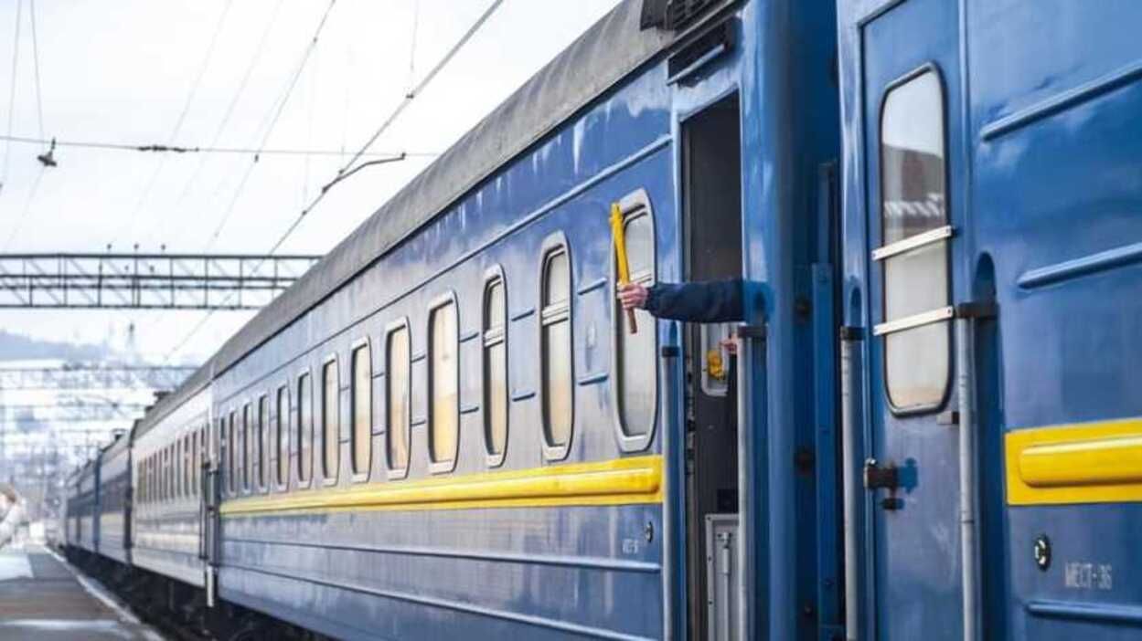 Эвакуация из Крыма - Укрзализныця запускает бесплатные поезда для украинцев - 24 Канал