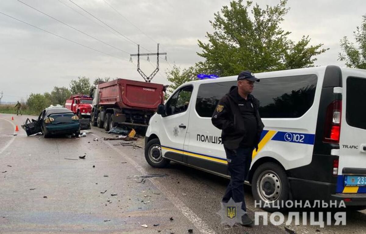 На Одещині зіткнулися легковик і вантажівка