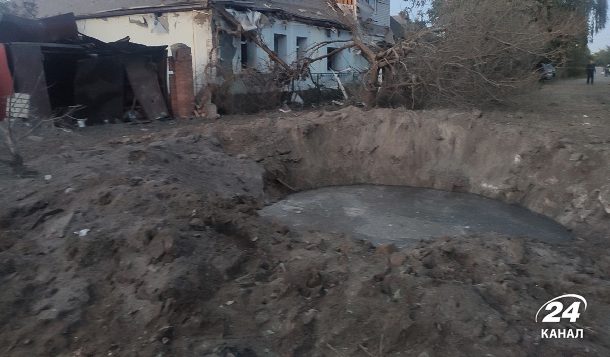 В небо поднялись столбы дыма: оккупанты обстреляли сразу 2 района Харькова - 24 Канал