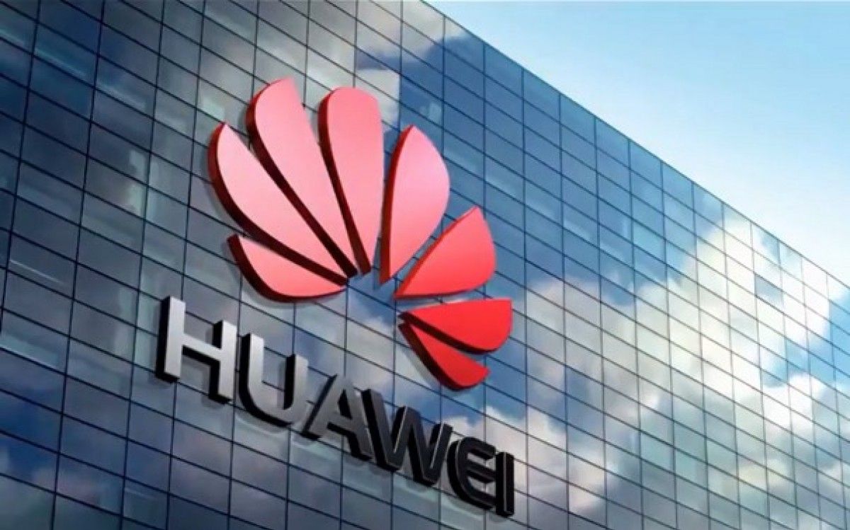 Huawei перевозит своих сотрудников из россии