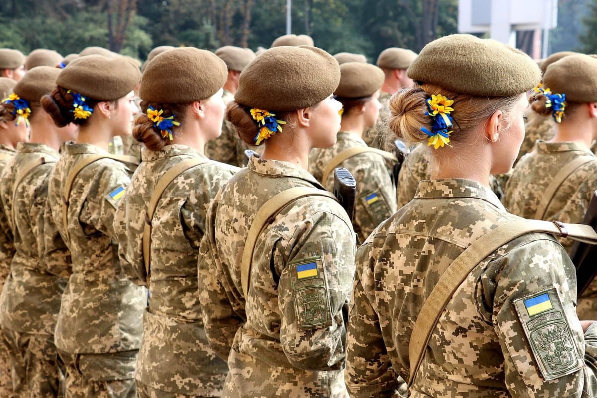 Женщины будут становиться на военный учет добровольно – законопроект поддержал Комитет Рады